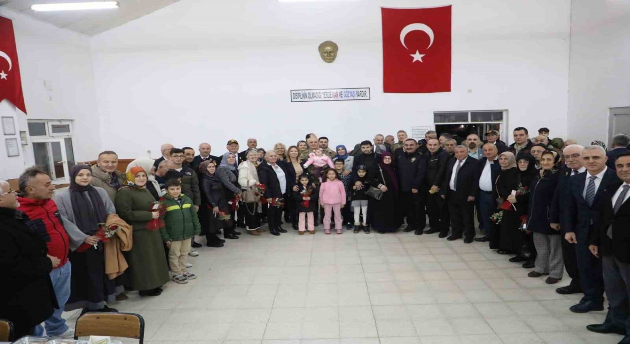 Samsunda şehit aileleri, gaziler ve yakınlarına kışlada iftar