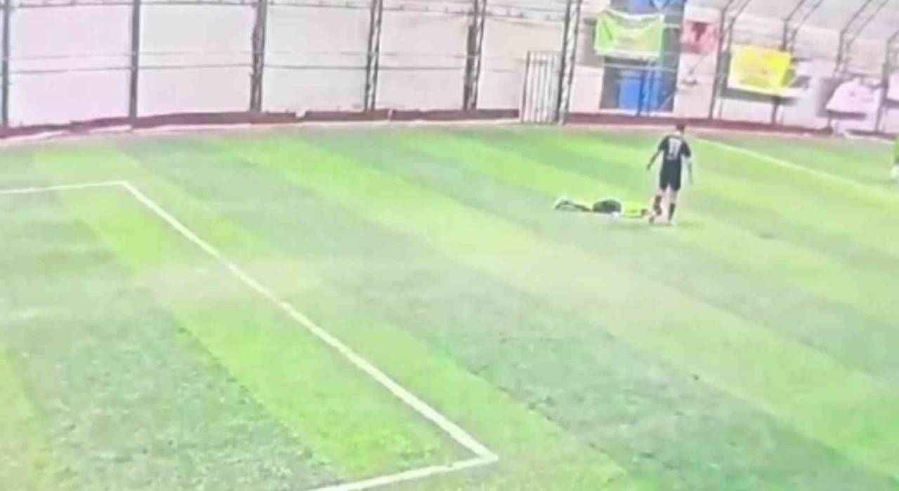 Sancaktepede halı sahada fenalaşan 17 yaşındaki genç hayatını kaybetti