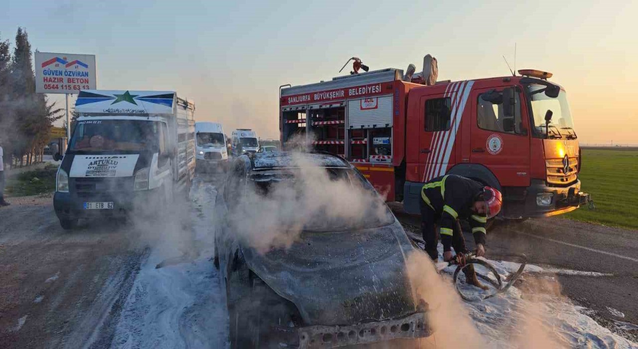 Şanlıurfada otomobil alev topuna döndü