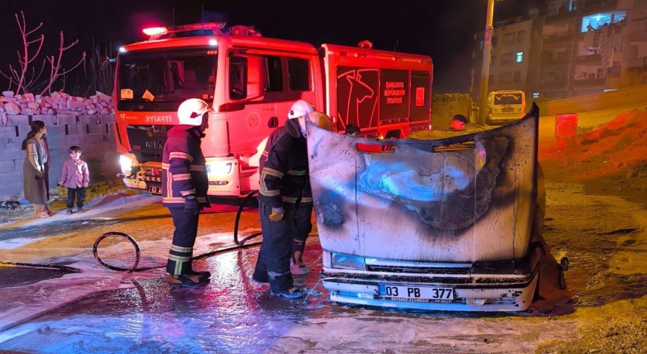 Şanlıurfada otomobil alevlere teslim oldu