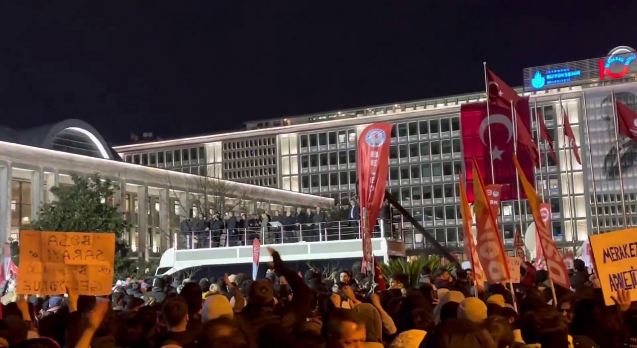 Saraçhanede protestoculardan Özgür Özele tepki