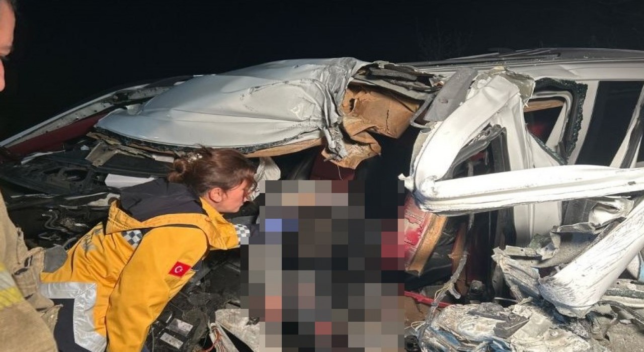 Sarıyerde İETT otobüsü ile hafif ticari araç çarpıştı: 1 ölü, 1 yaralı