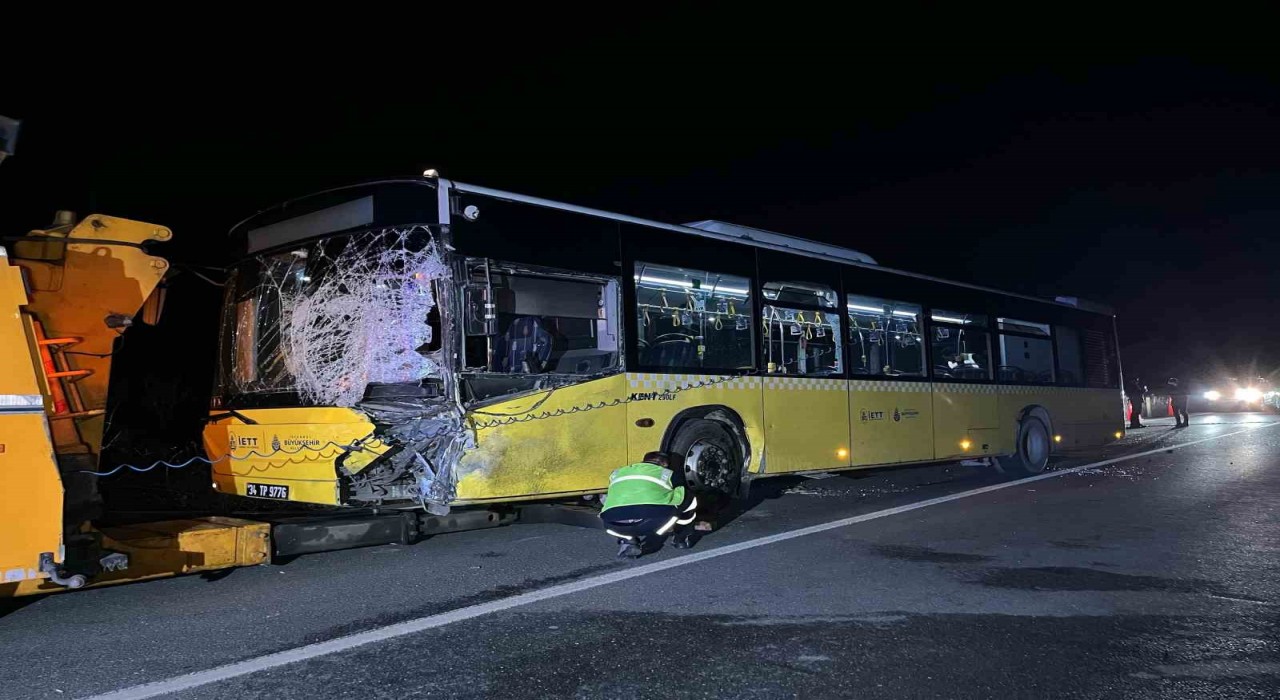 Sarıyerde İETT otobüsü ile hafif ticari araç çarpıştı: 1 ölü
