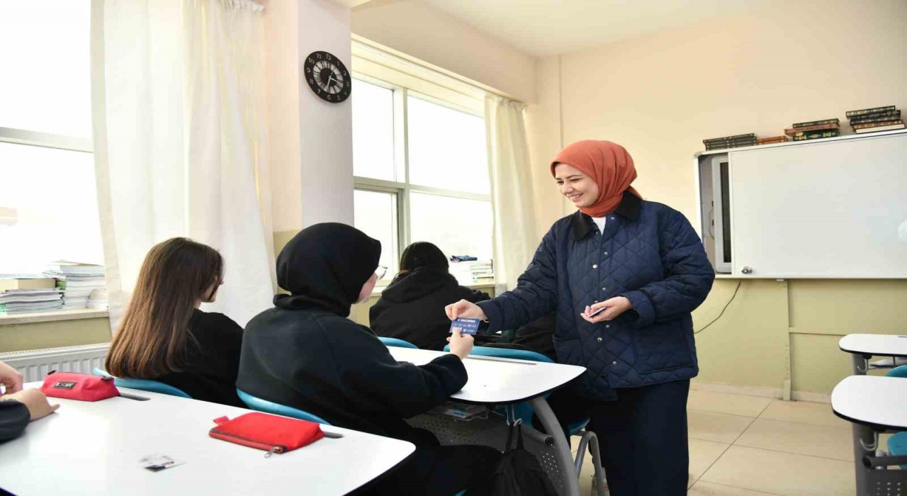 SBB, üniversite yolundaki gençlerin yanında
