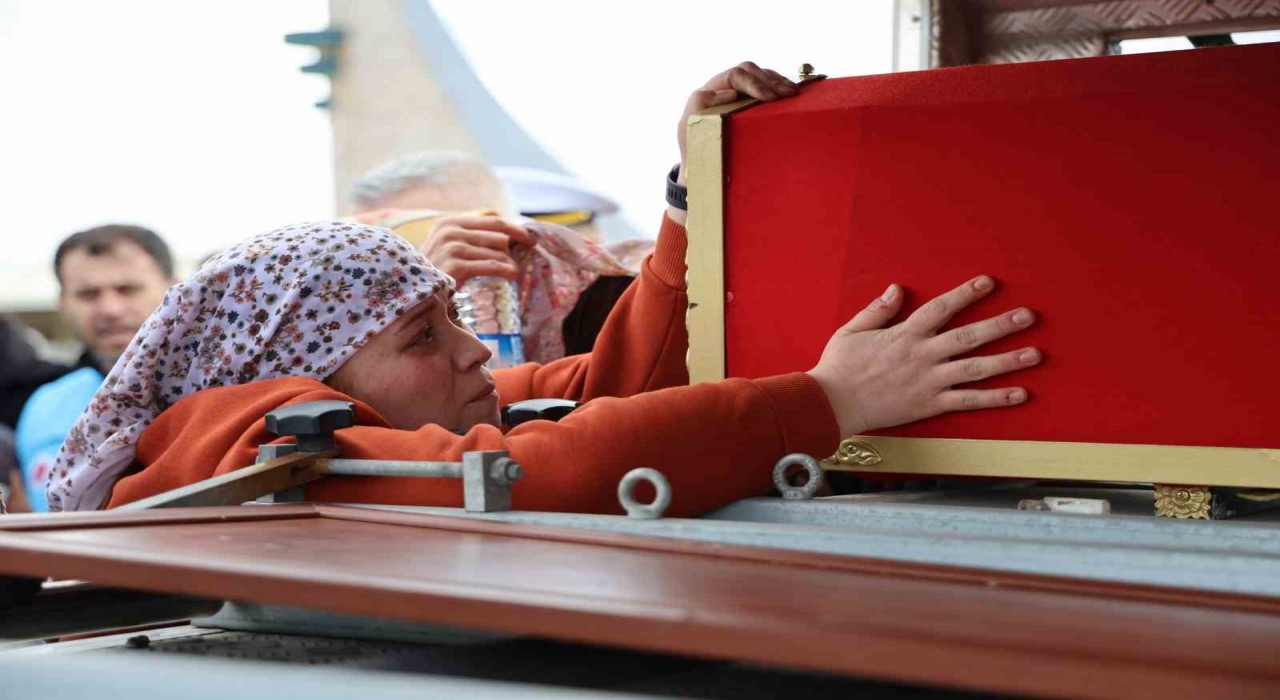 Şehidin ikizinden yürek yakan feryat: Anne karnında bile ayrılmadık