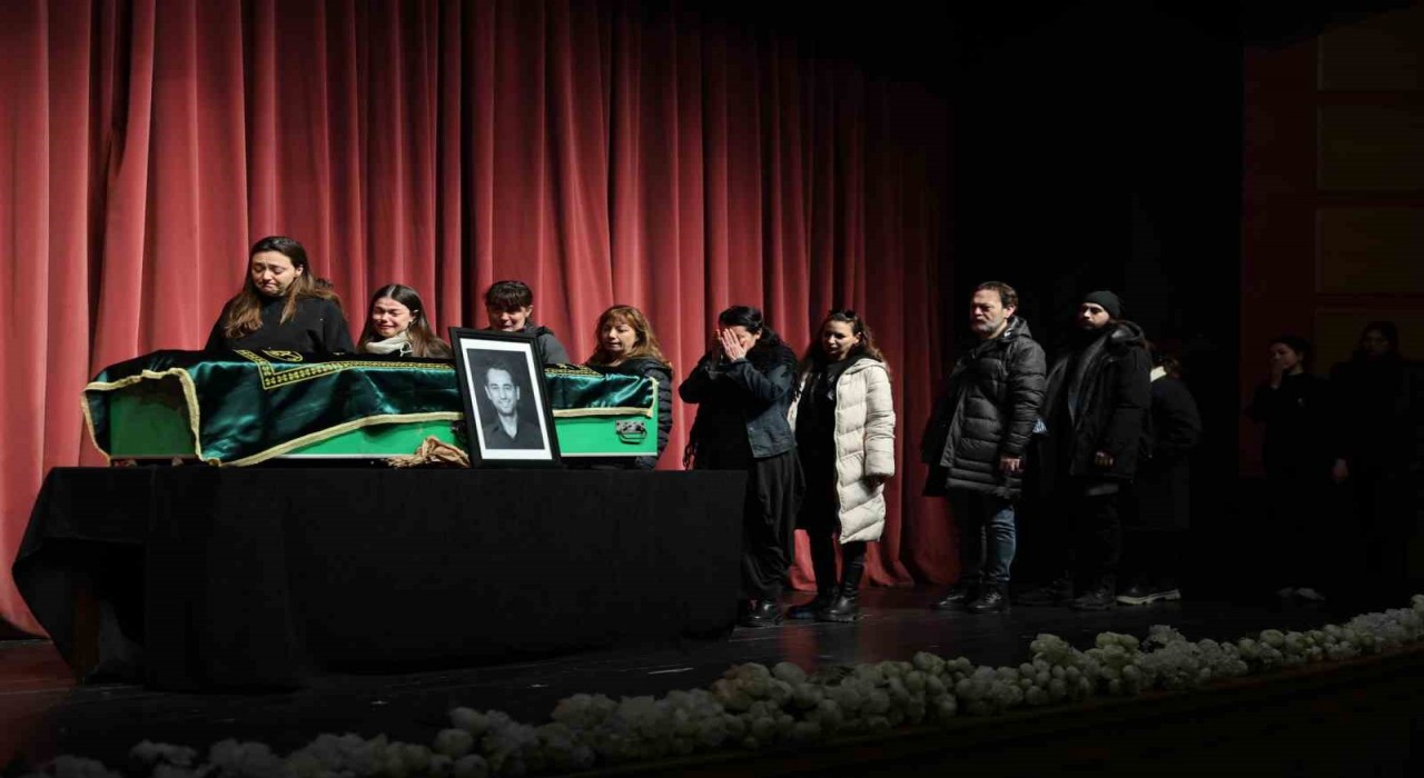 Şehir Tiyatroları oyuncusu Umut Bazlamaya acı veda