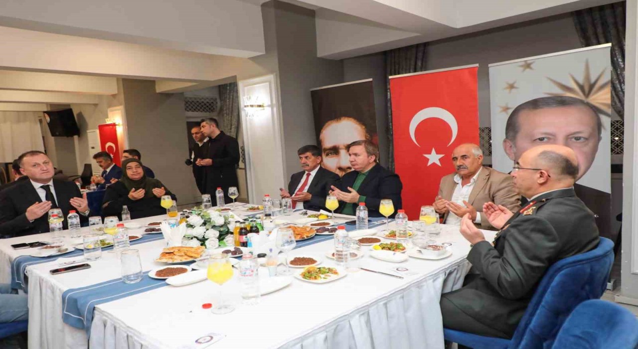 Şehit aileleri ve gaziler onuruna iftar programı düzenlendi