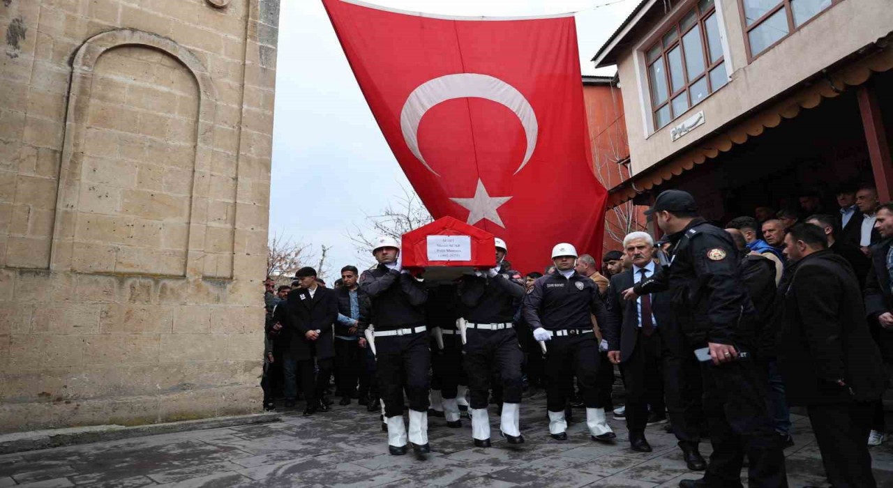 Şehit polis Mesut Acar memleketi Muşta son yolculuğuna uğurlandı