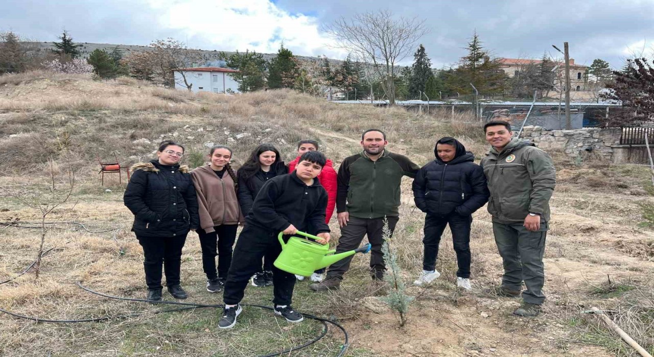 Seyitgazide 700 fidan toprakla buluştu
