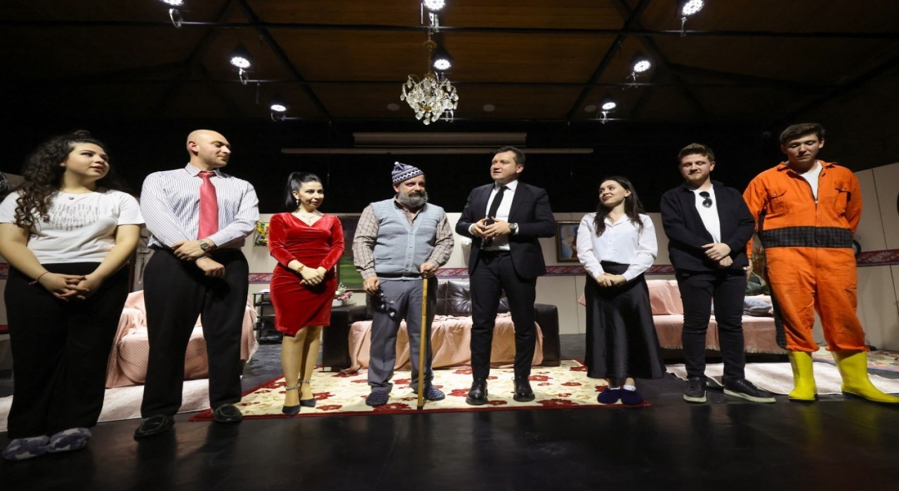 Silivri Belediye Başkanı Bora Balcıoğlu, Eceline Mi Susadın? adlı tiyatro oyununu izledi