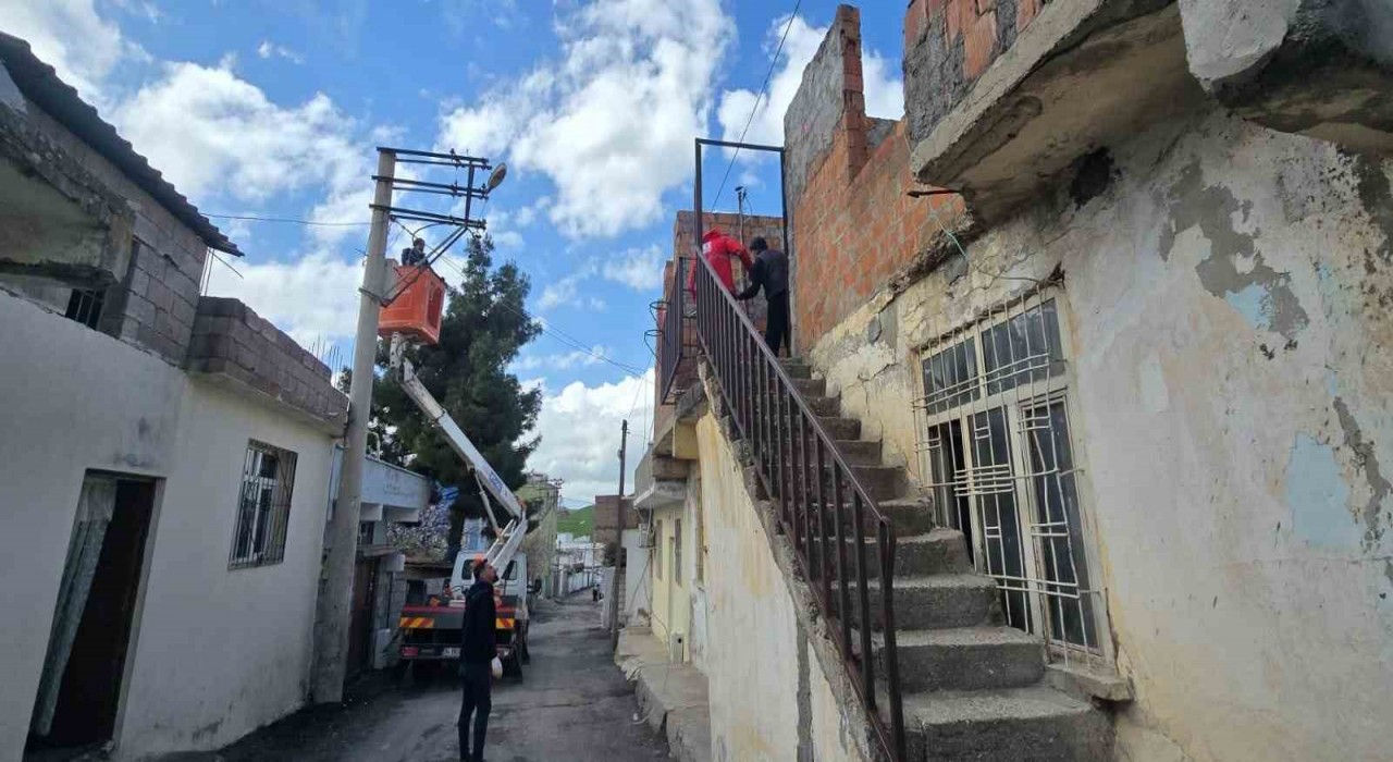 Silvanda 40 aydır karanlıkta olan ev ışık gördü