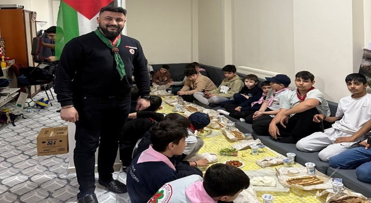 Simavda Diyanet İzcileri iftarda buluştu