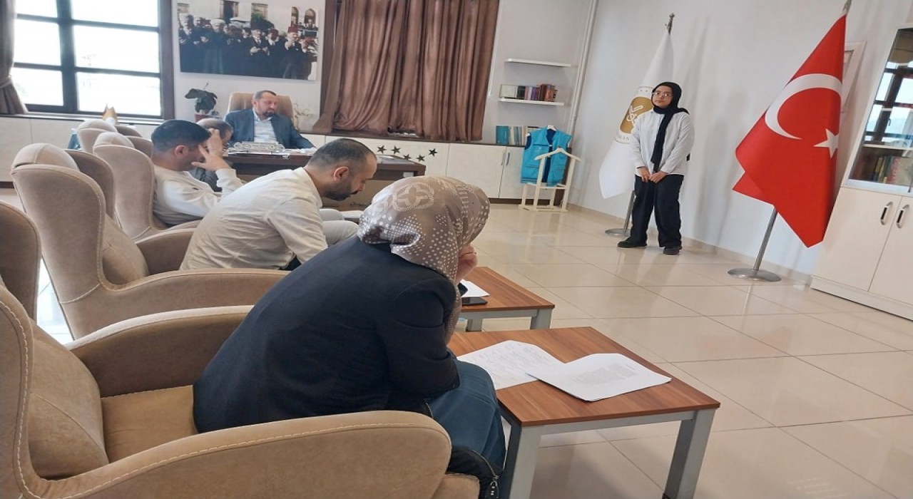 Simavda ortaokullar arası şiir okuma yarışması