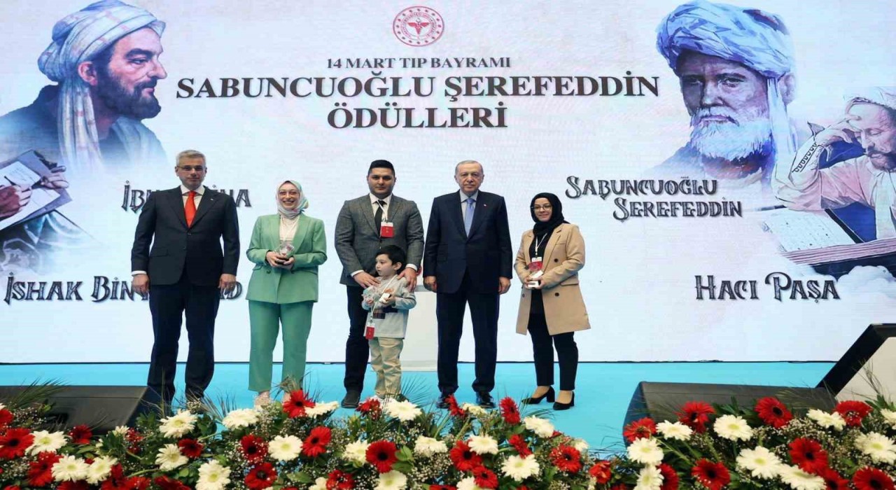 Şırnakta görevli doktora Cumhurbaşkanı Erdoğandan ödül