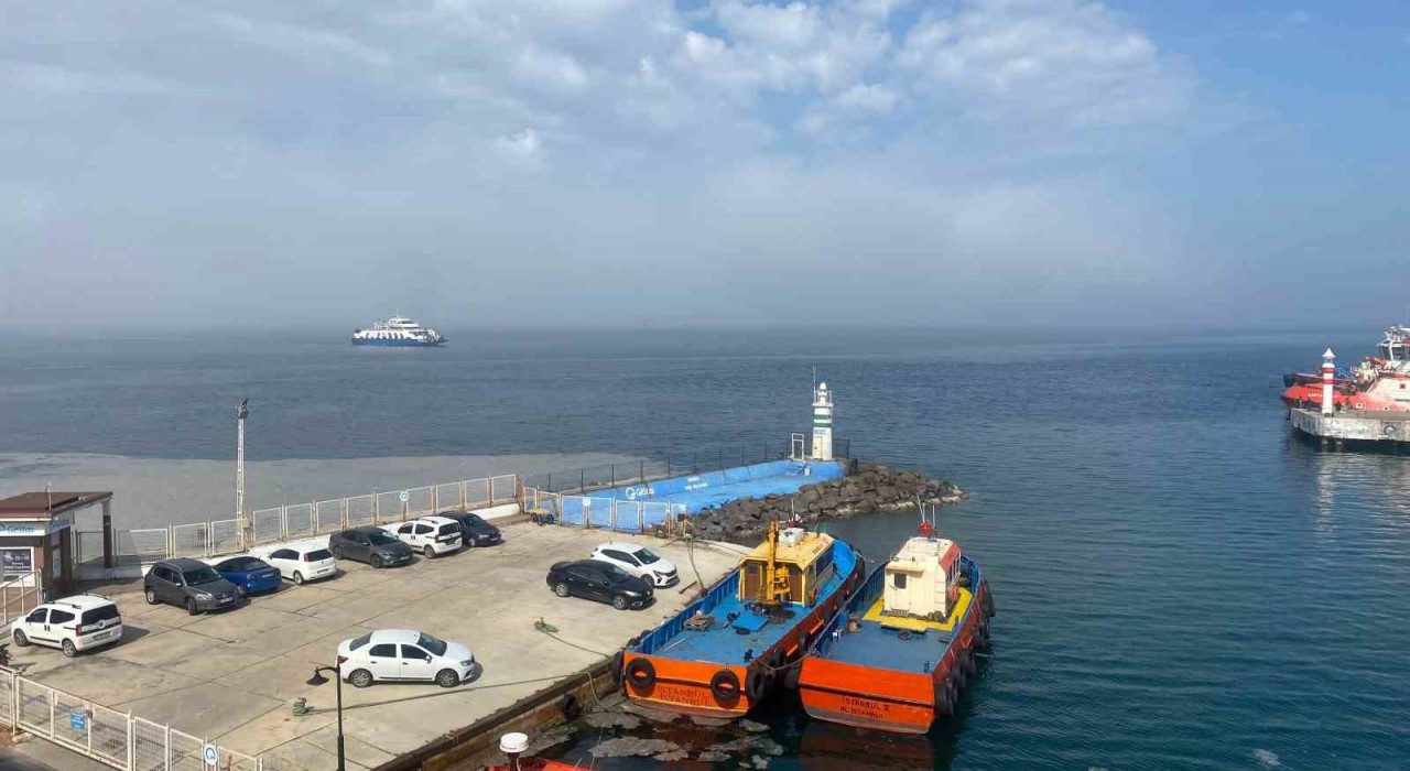 Sis etkisini yitirdi, Çanakkale Boğazında feribot seferleri tekrar başladı