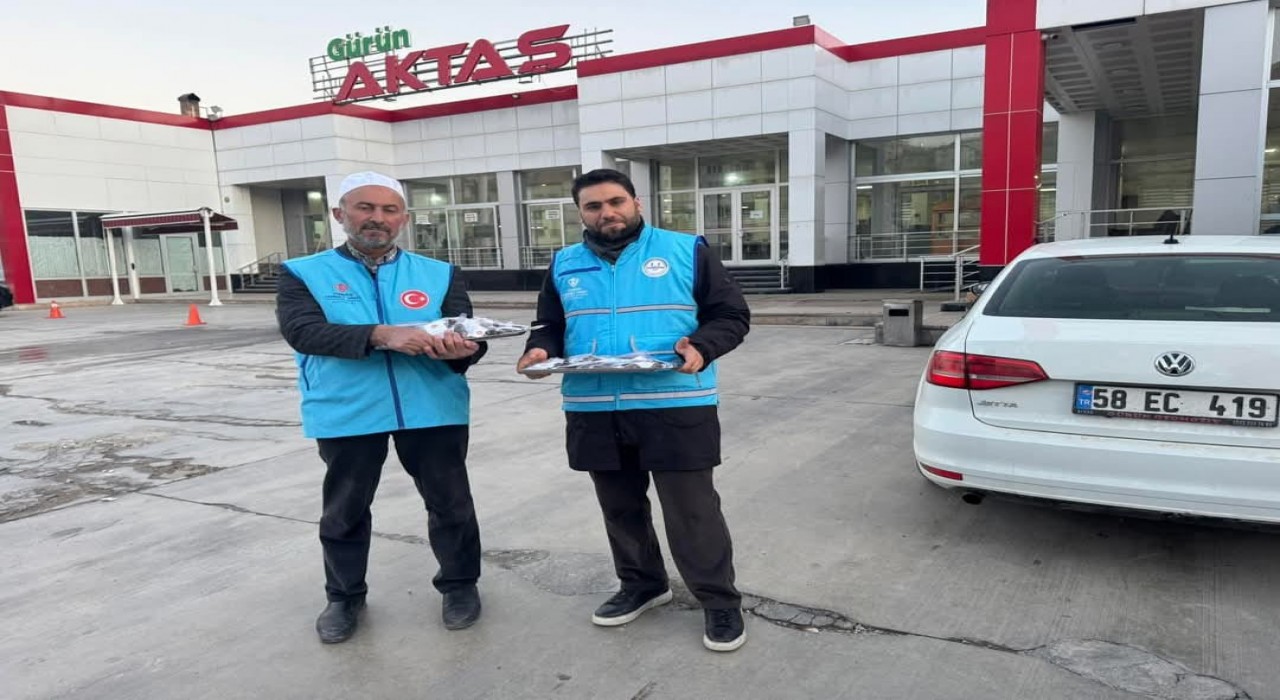 Sivasta yolculara Ramazan ikramı
