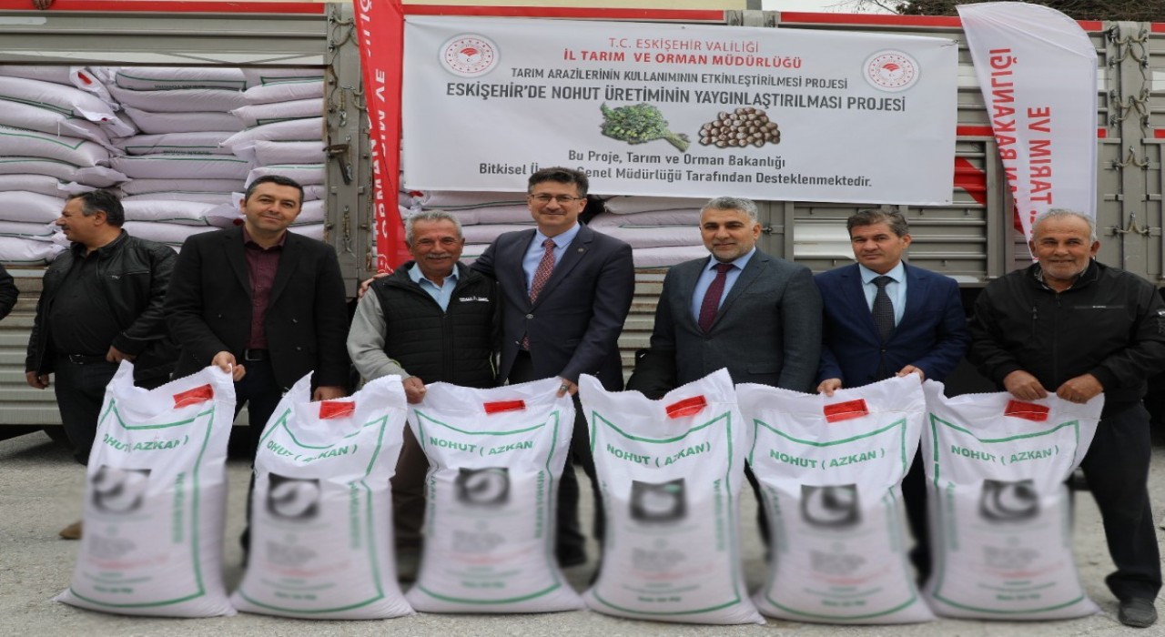 Sivrihisarlı çiftçilere yüzde 50 hibeli nohut tohumluğu desteği verildi