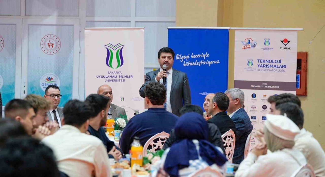 SUBÜnün 500 öğrencisi iftarda buluştu
