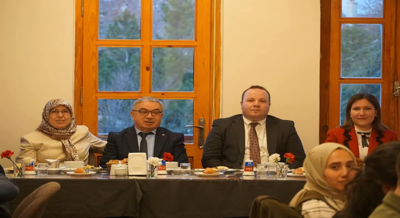 Şuhutta sağlık çalışanlarına iftar verildi