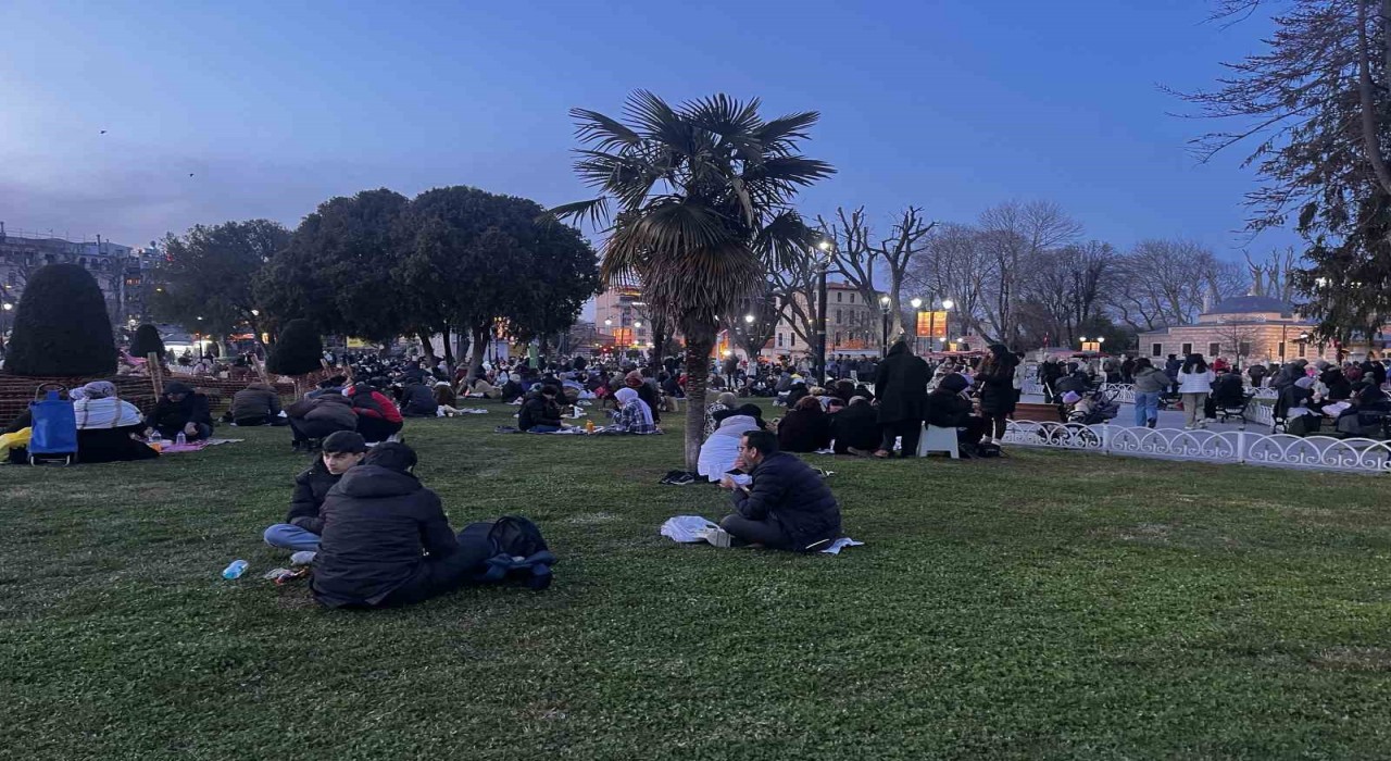 Sultanahmette ilk iftar heyecanı