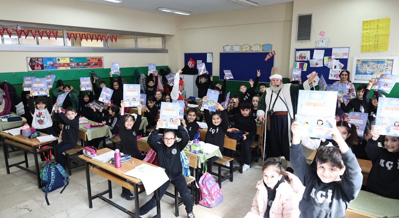 Sultangazideki okullarda Çat Kapı Tiyatro sürprizi