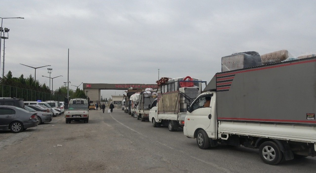 Suriyelilerin bayram öncesi ülkelerine dönüşü sürüyor