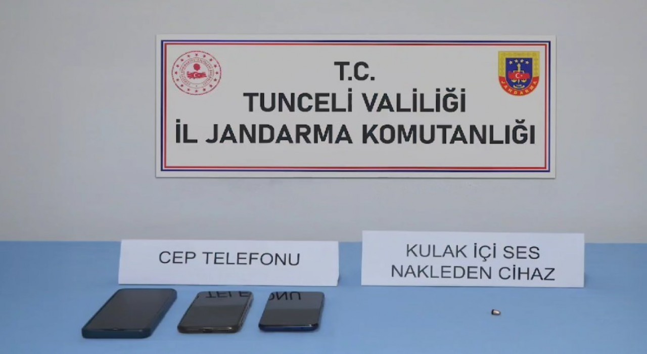 Sürücü belgesi sınavında akıllara durgunluk veren kopya düzeneğine jandarmadan suçüstü