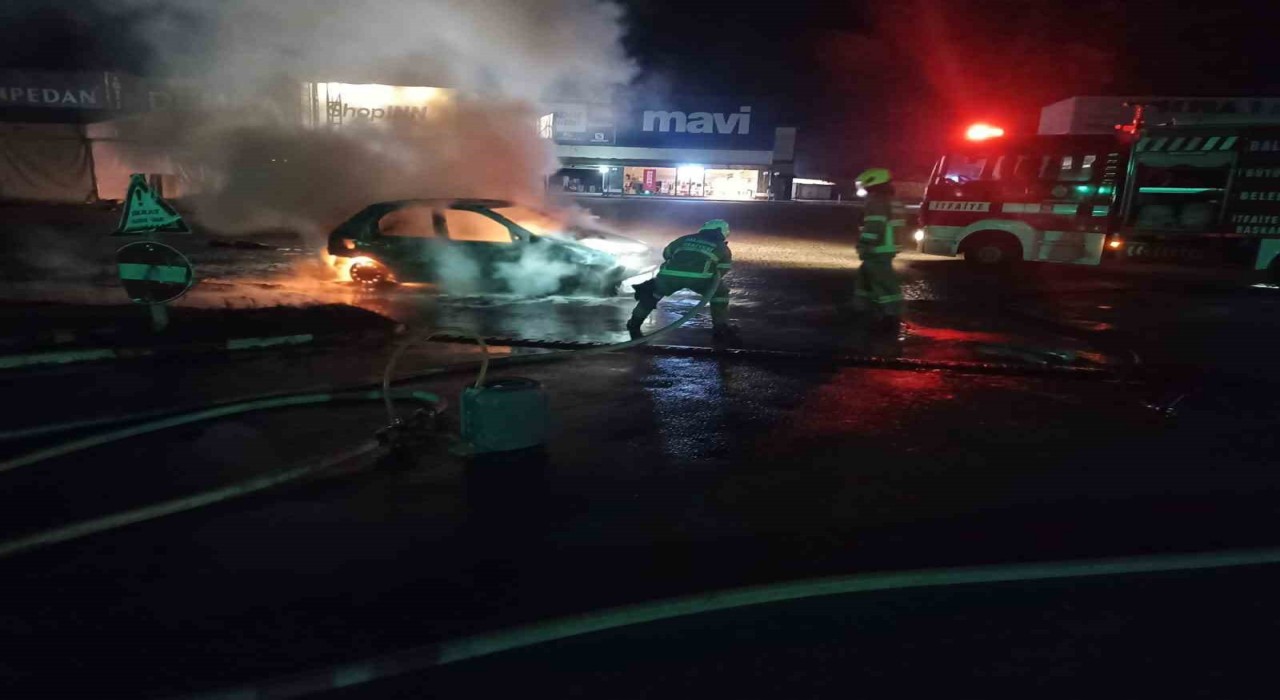 Susurlukta araç yangını korkuttu