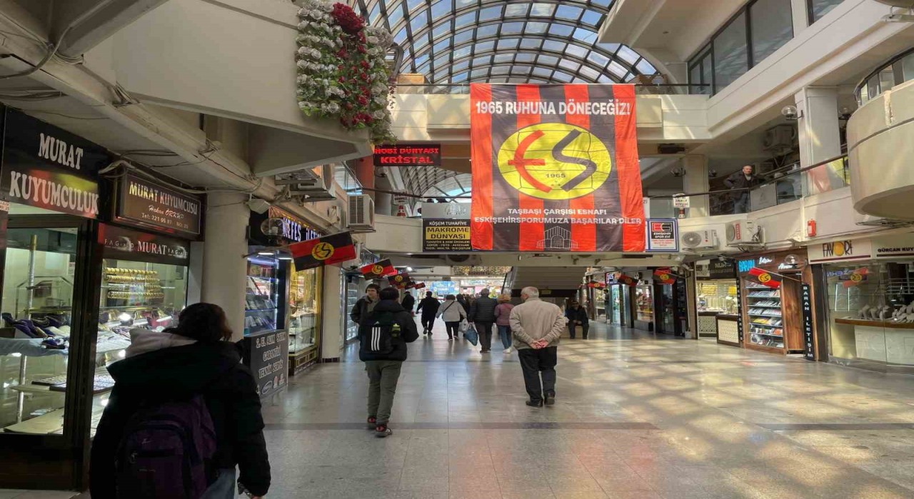 Taşbaşı Çarşısı esnafından Eskişehirspora destek