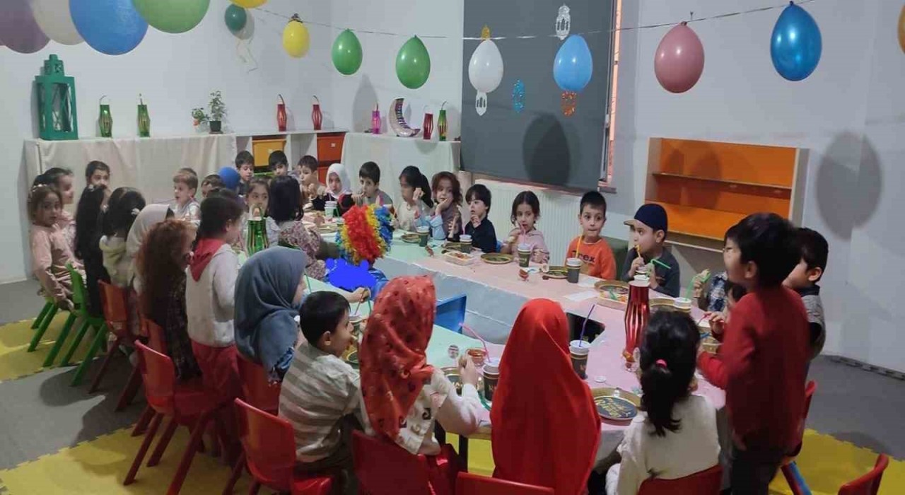 Tatvanda minikler iftar sofrasında buluştu