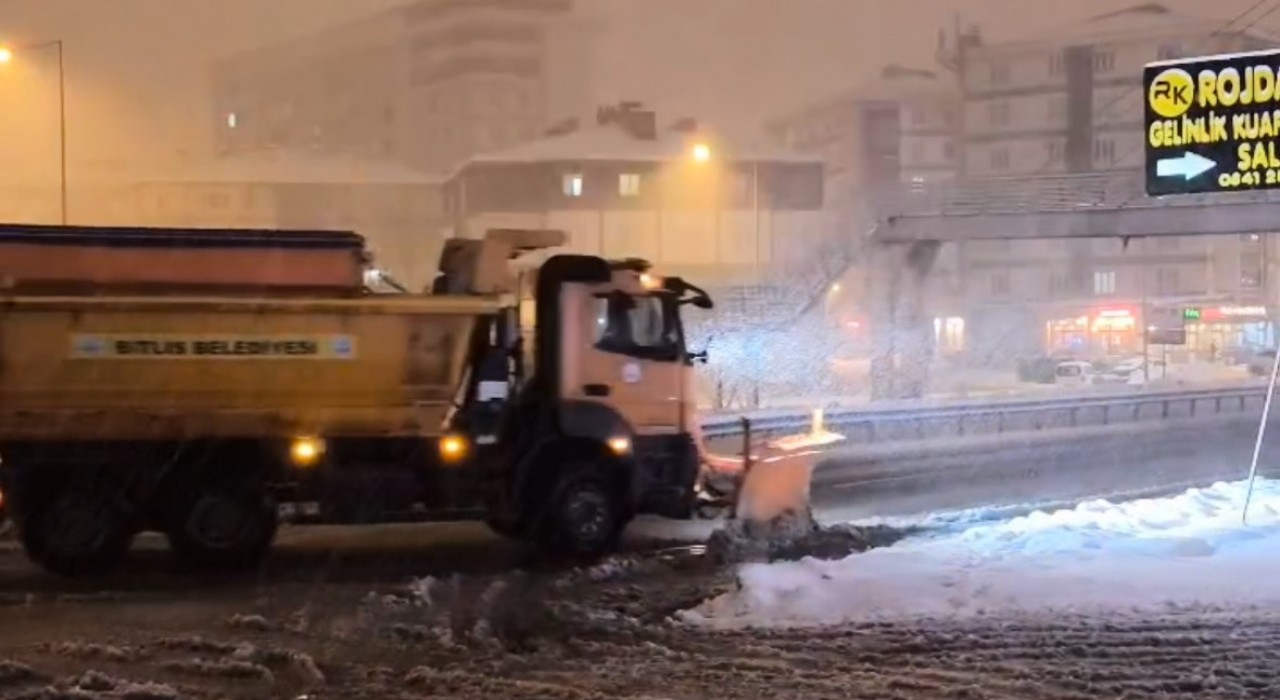 Tatvanda yüksek kesimlerde kar yağışı etkili oldu