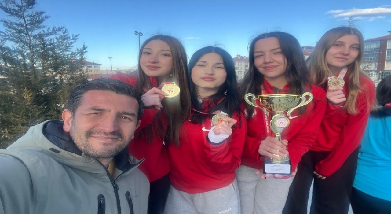 Tavşanlı Atatürk Anadolu Lisesi Genç Kızlar Boccede Kütahya şampiyonu oldu