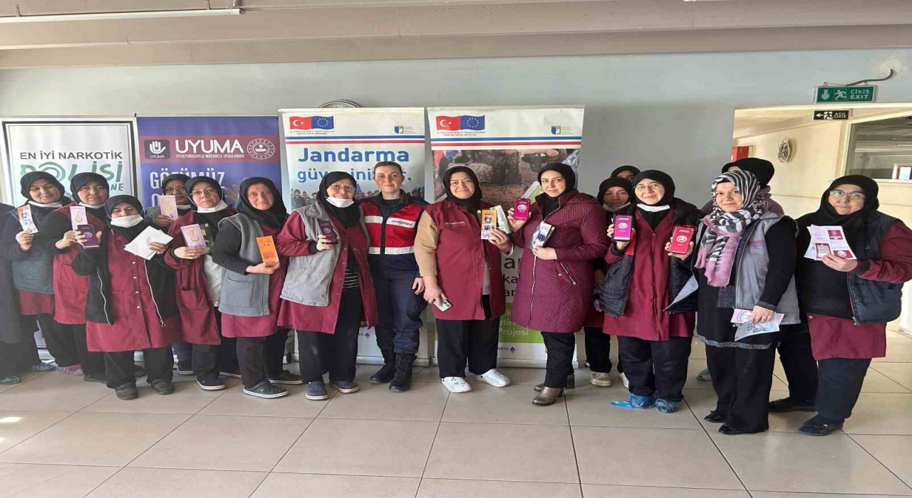 Tavşanlıda 38 kadın işçiye dijital bağımlılık ve siber zorbalık konularında eğitim