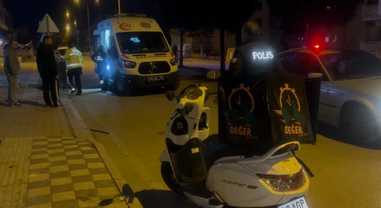 Tavşanlıdaki trafik kazasında motokurye yaralandı