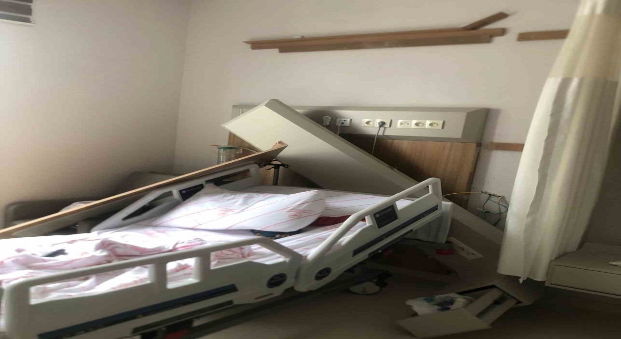 Tedavi gördüğü hastanede başına cisim düşen hasta yaralandı