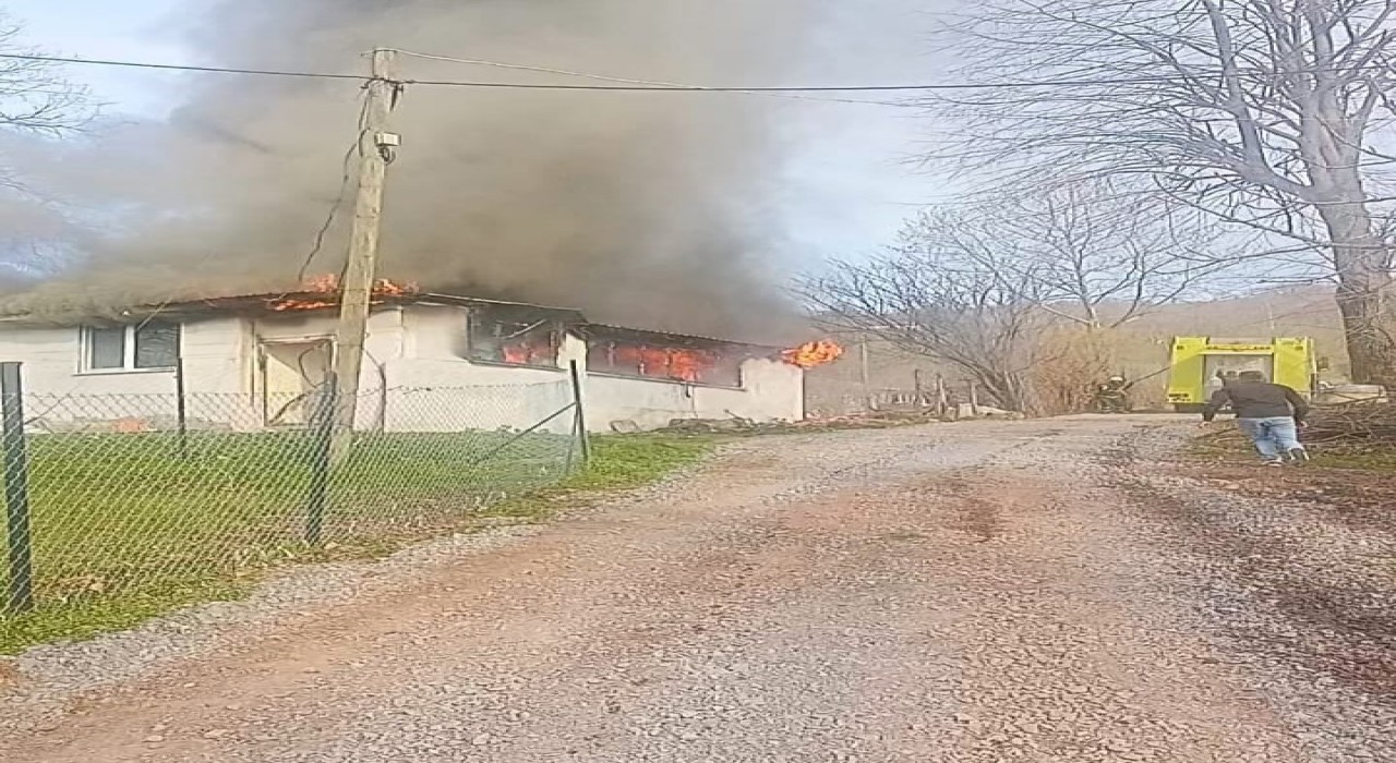 Tek katlı ev küle döndü