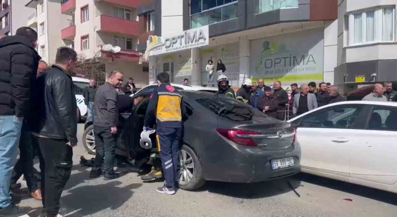 Tekirdağda gözleri kararan sürücü, park halindeki 3 araca çarptı
