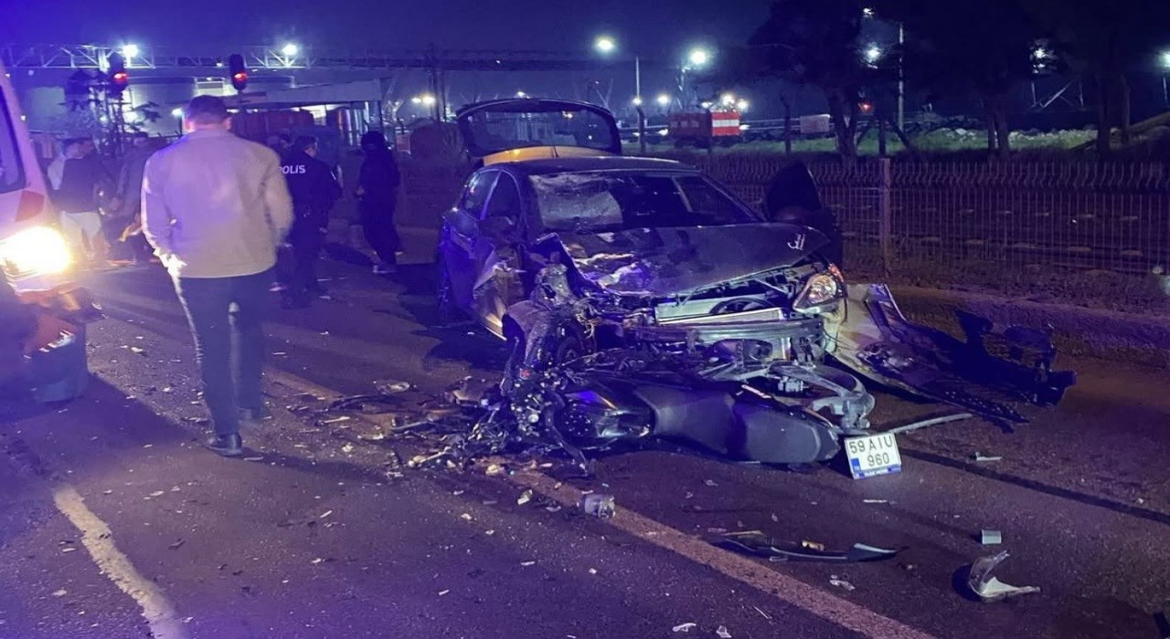Tekirdağda hatalı sollama sonucu otomobil motosikletle çarpıştı: 2 yaralı