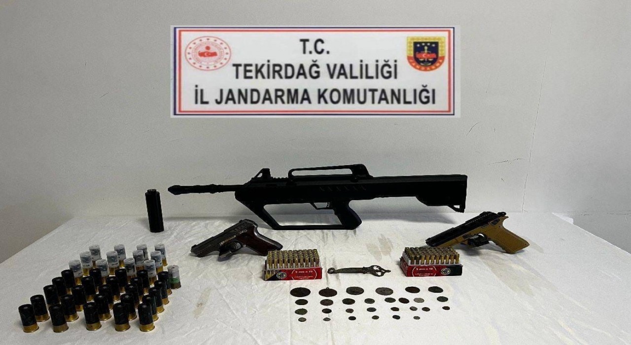 Tekirdağda jandarmadan silah ve uyuşturucu operasyonları