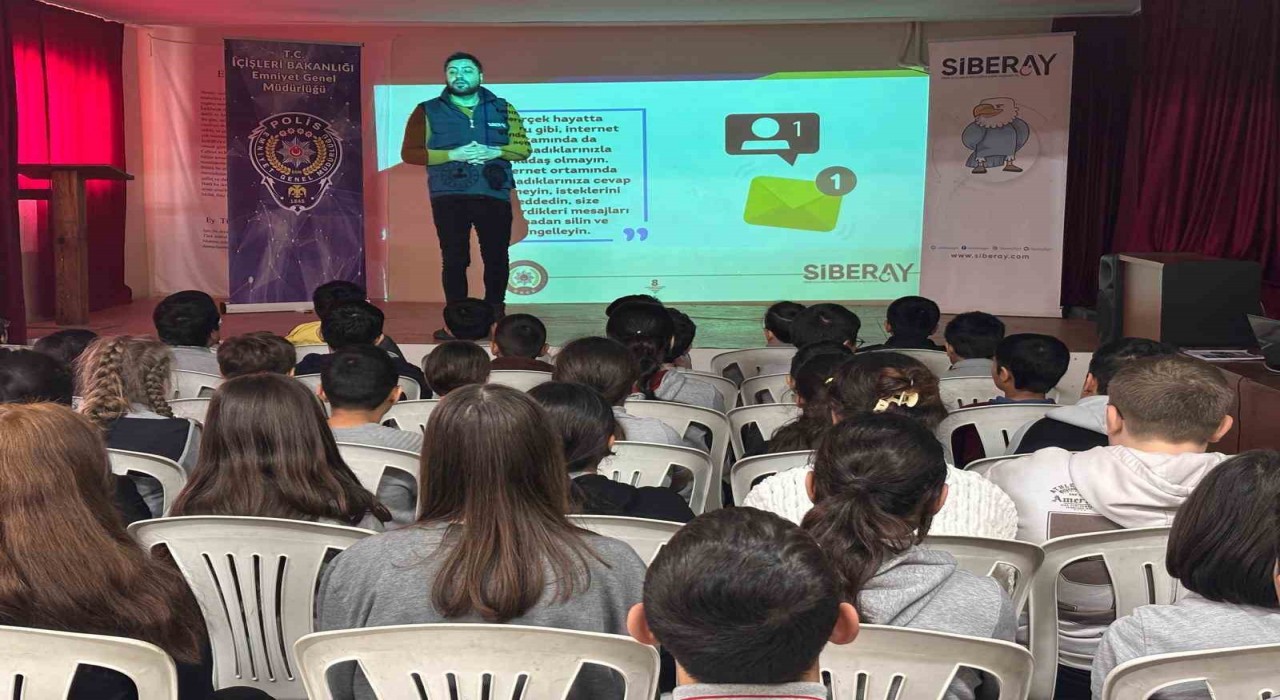Tekirdağda öğrenciler siber tehlikelere karşı bilgilendirildi