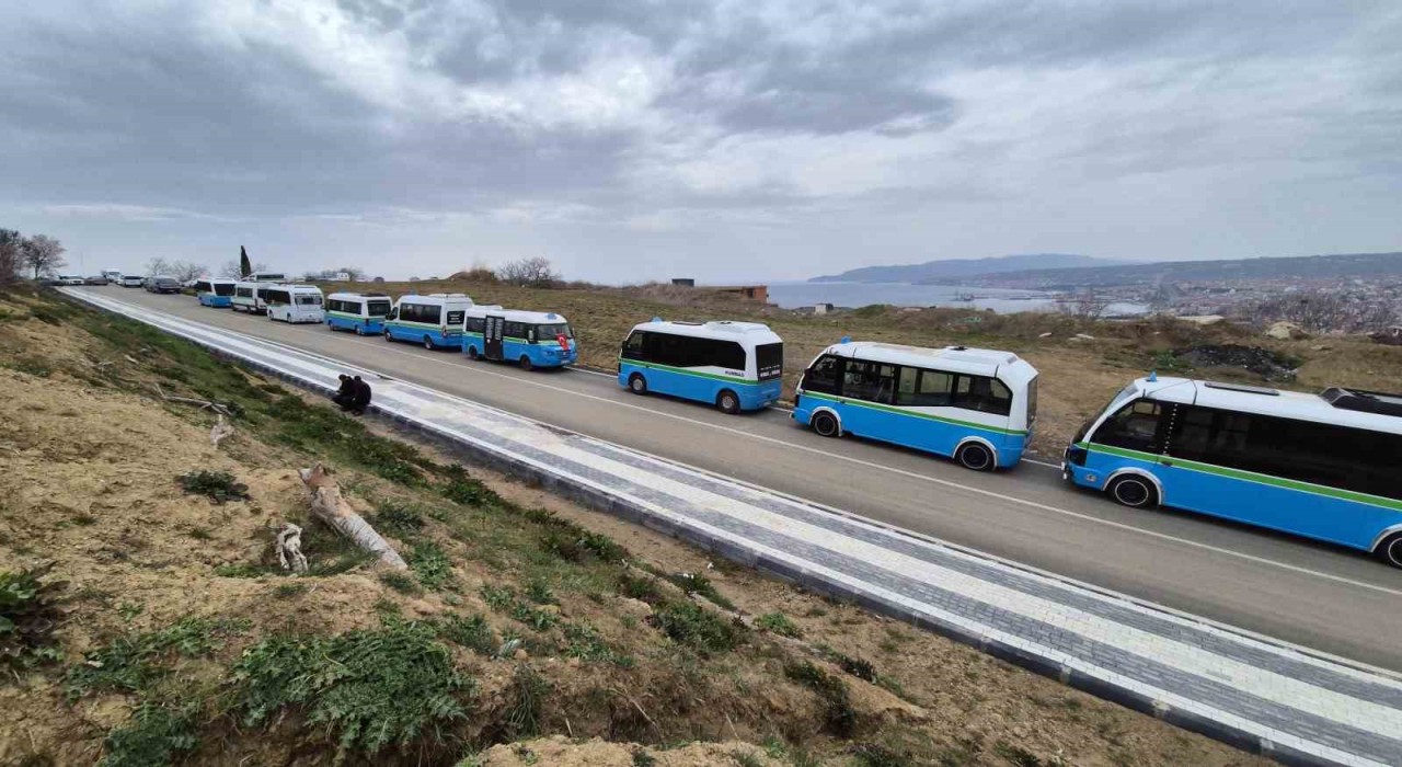 Tekirdağda onlarca minibüs belediye önünde kontak kapattı