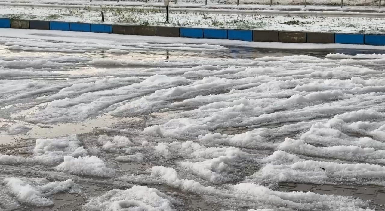Tekirdağda yağan dolu ile tarım arazileri beyaza büründü