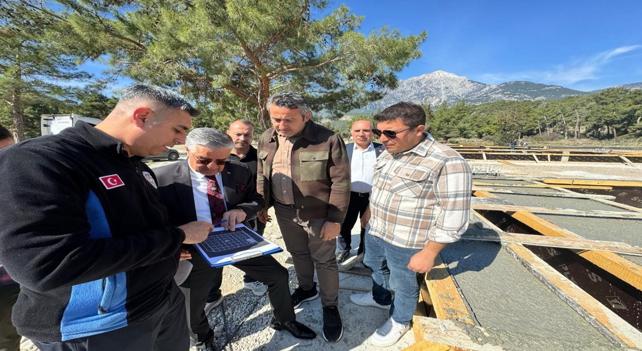 Tekirova Kapalı Pazar Yerinde temel betonları döküldü
