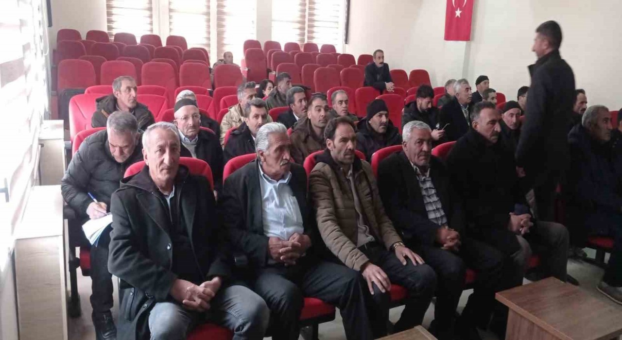 Tekmanda çiftçiler tarım uygulamaları konusunda bilgilendirildi
