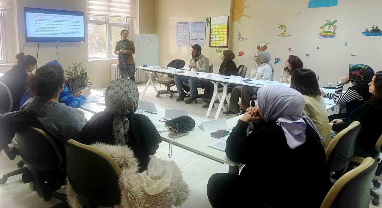Temel yenidoğan bakımı eğitim programı devam ediyor