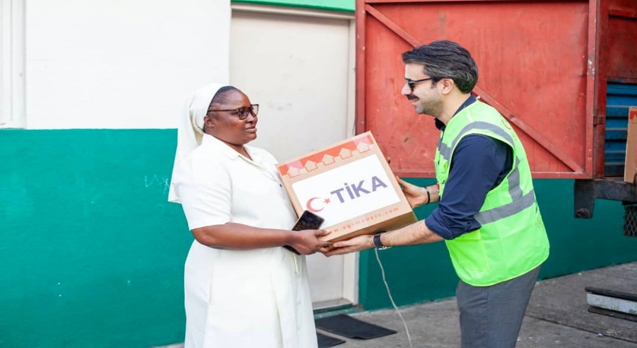 TİKA, Ekvator Ginesinde 300 aileye gıda kolisi ulaştırdı