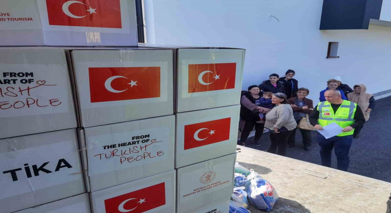 TİKA, Karadağda ihtiyaç sahiplerine gıda kolisi ulaştırdı