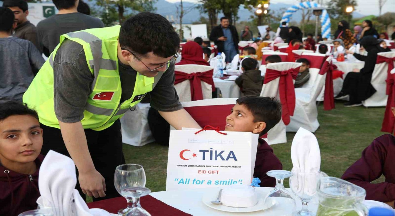 TİKA, Pakistanda yetim çocuklara iftar yemeği verdi