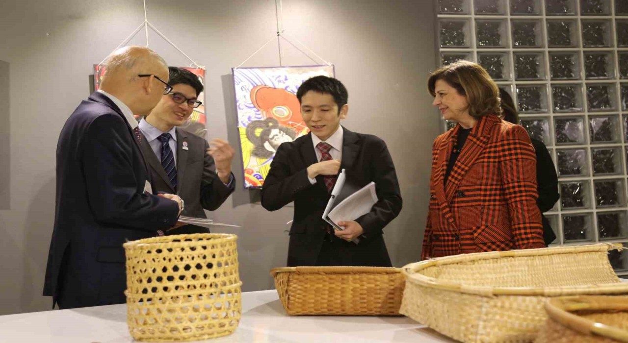 Tohoku, Japonyanın Güzel El Sanatları sergisi açıldı