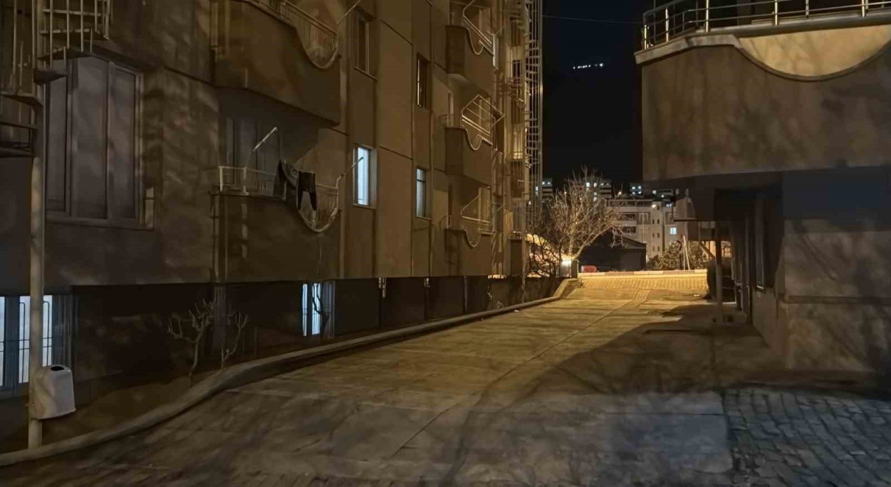 Tokat'ta 6. katın balkonunda düşen 2 yaşındaki çocuk hayatını kaybetti